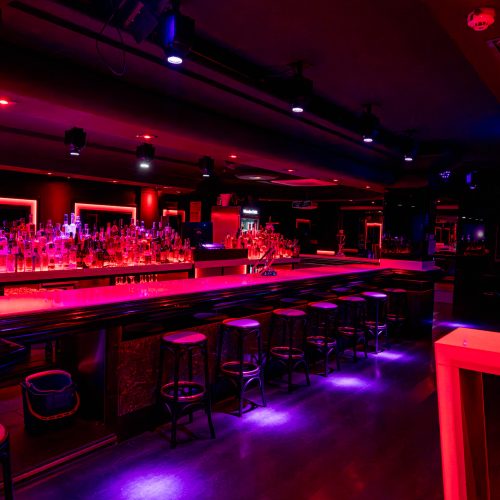 discoteca con shishas y pantallas gigantes(4)